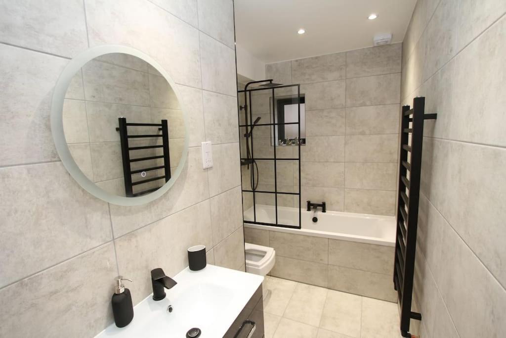 Lovely One Bed Apartment-Near All Transport-Village-Freeparking Londres Exterior foto