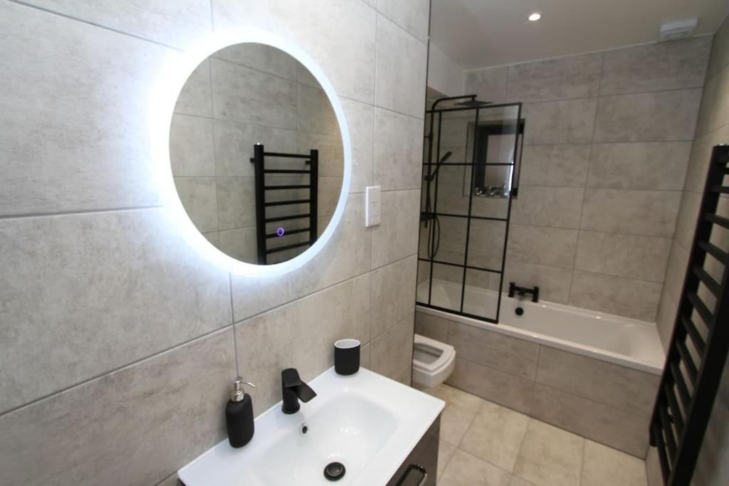 Lovely One Bed Apartment-Near All Transport-Village-Freeparking Londres Exterior foto