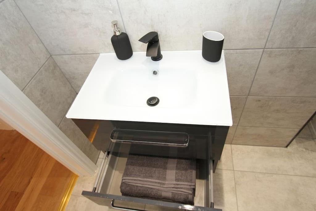 Lovely One Bed Apartment-Near All Transport-Village-Freeparking Londres Exterior foto