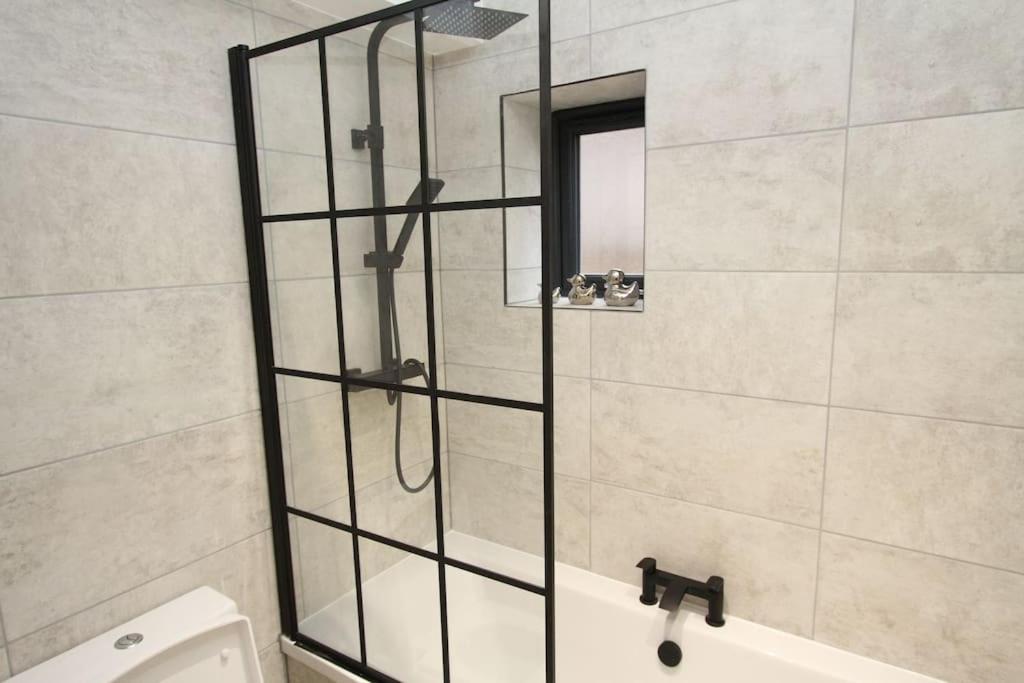 Lovely One Bed Apartment-Near All Transport-Village-Freeparking Londres Exterior foto